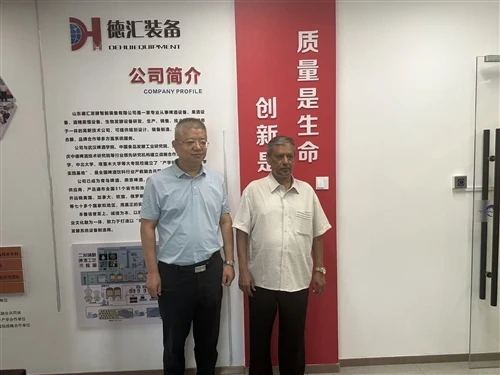 Un cliente dell'Oman visita Dehui per discutere una soluzione completa per l'...